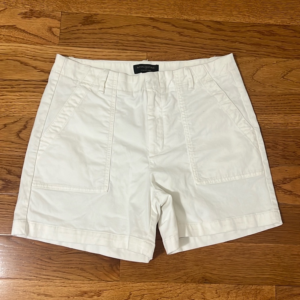 Women’s Authentic Chino Utility Short. White. Size 8. Banana Republic Factory